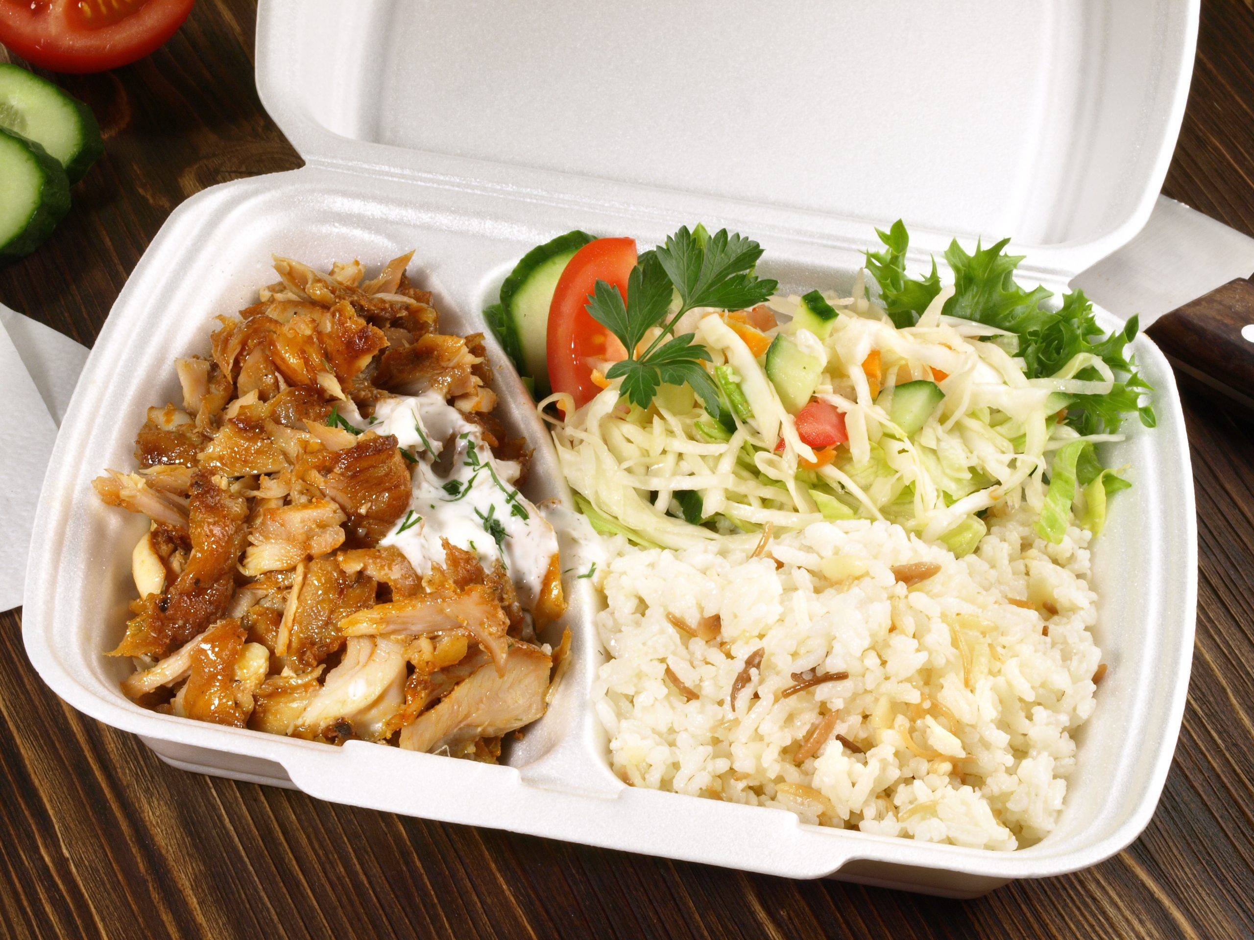 Döner Kebab mit Reis zum mitnehmen